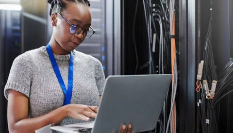 E-learning: Świadomość systemu zarządzania bezpieczeństwem informacji (ISMS) (j. angielski)