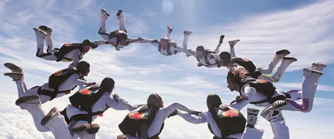 Parachute teams diving