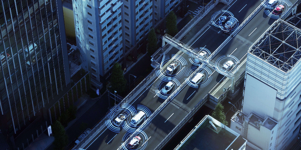 Widok na ruchliwą drogę z helikoptera